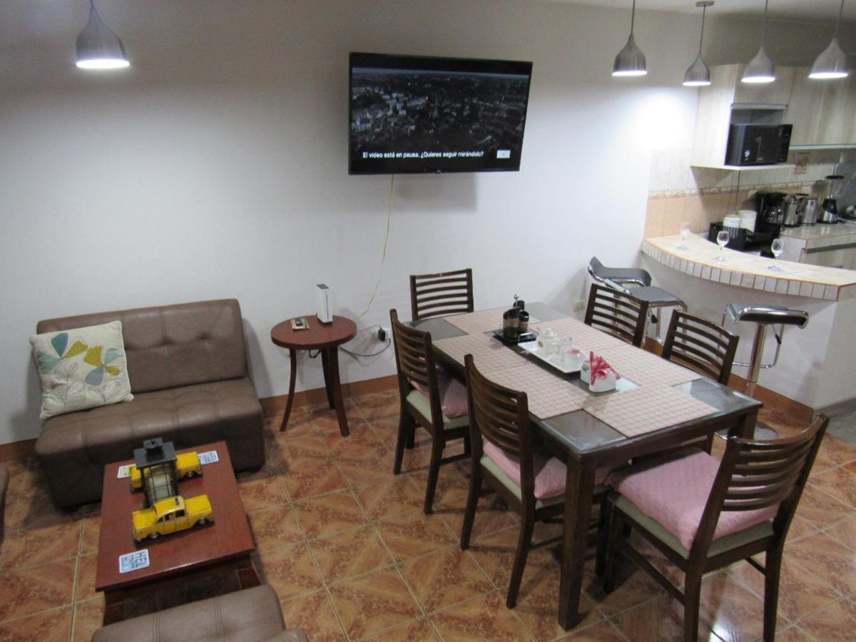 Del Valle House إِكا المظهر الخارجي الصورة