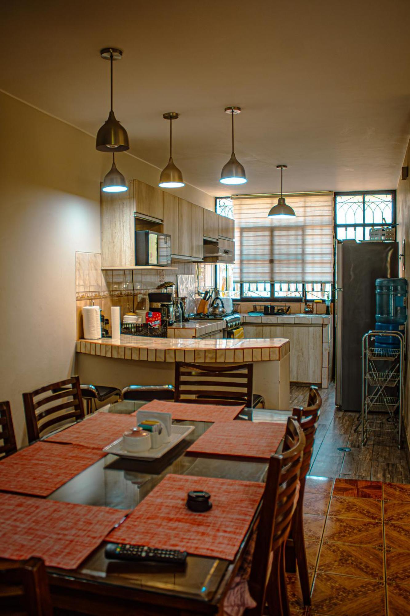 Del Valle House إِكا المظهر الخارجي الصورة