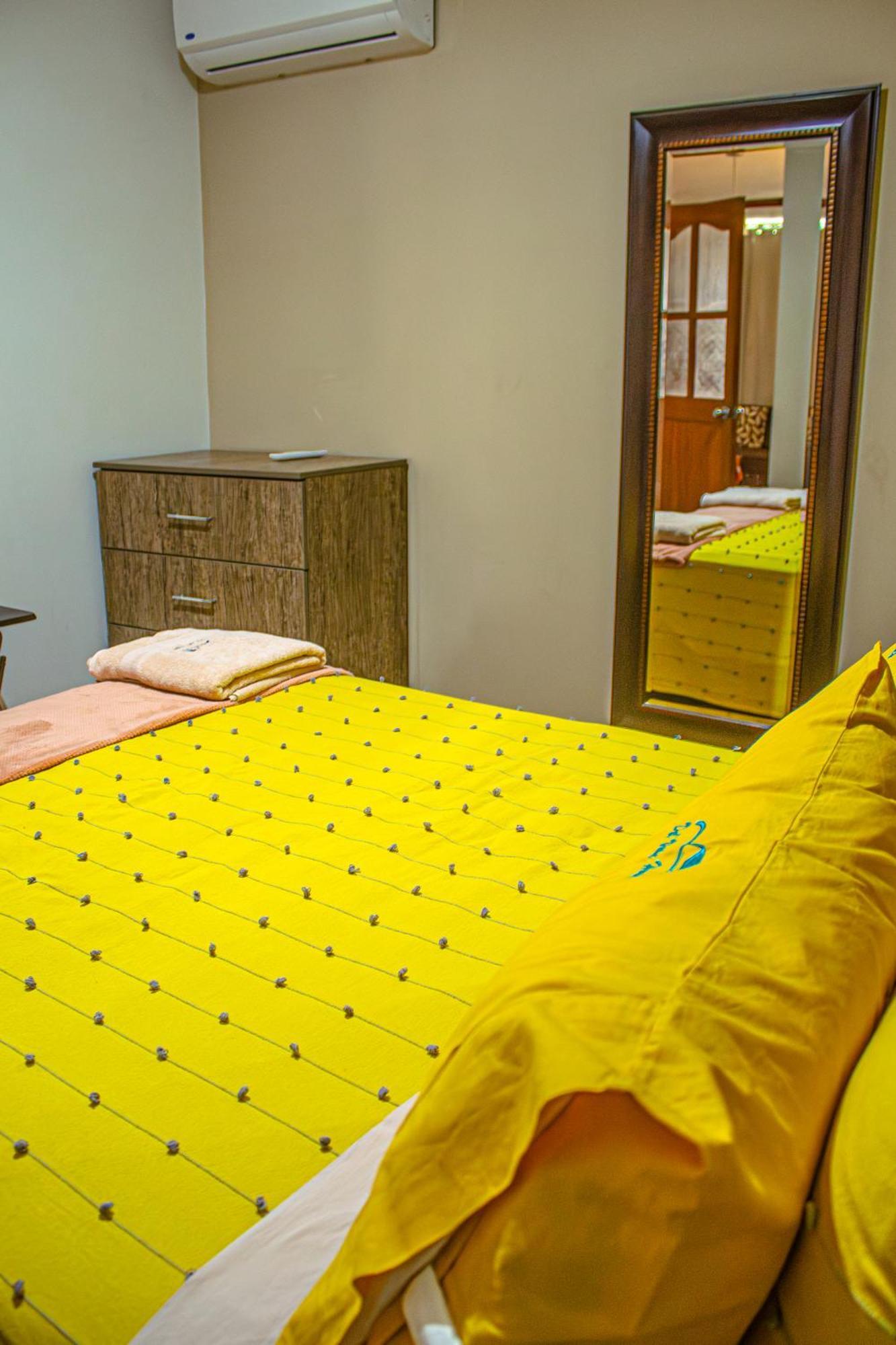 Del Valle House إِكا المظهر الخارجي الصورة