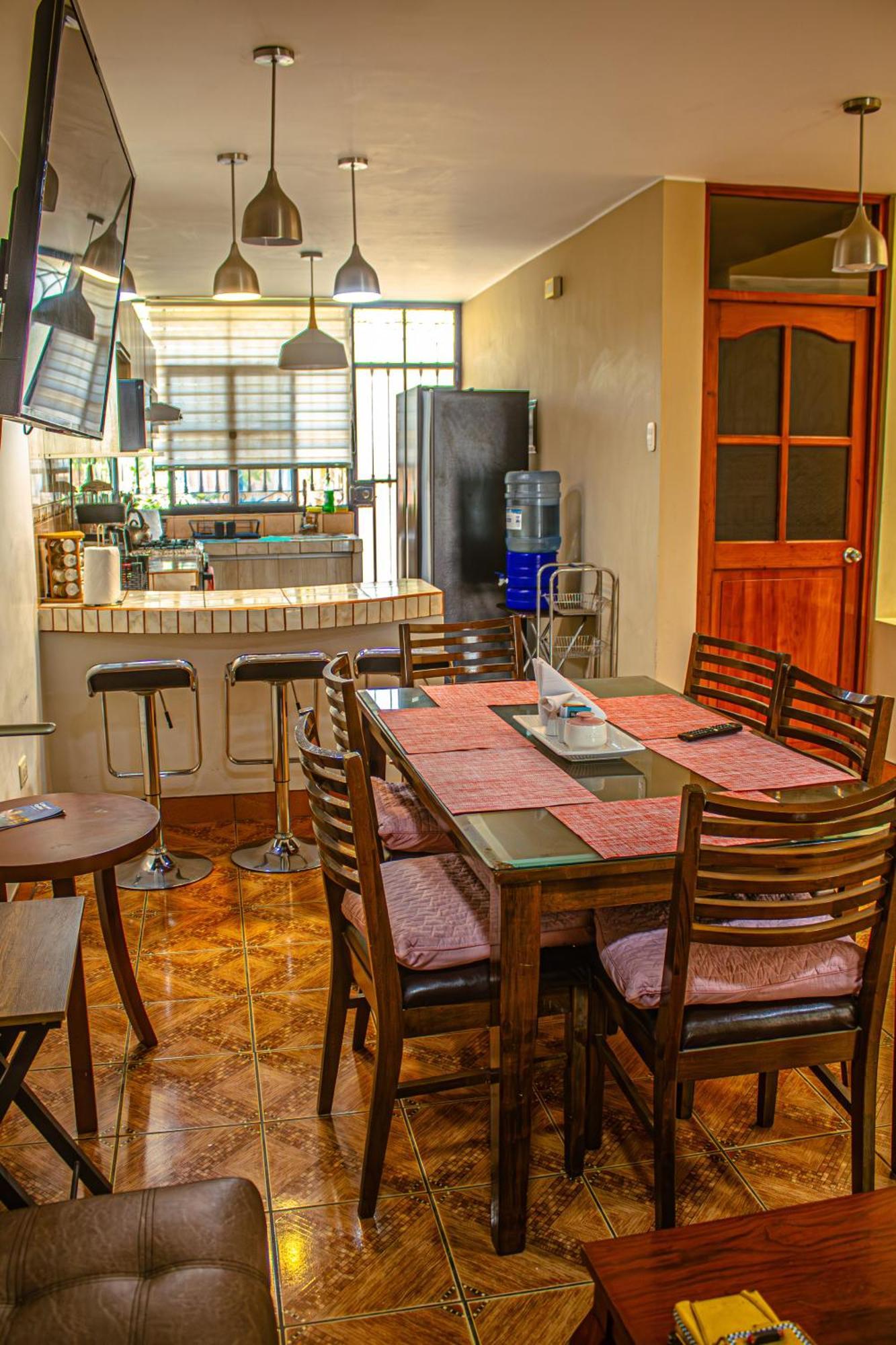 Del Valle House إِكا المظهر الخارجي الصورة